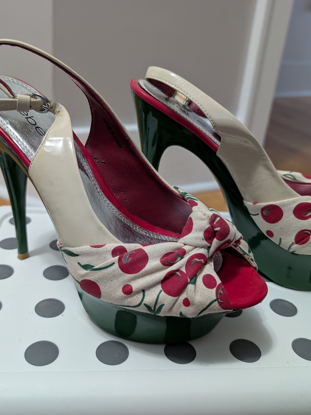 bebe Roxanne Cream Cherry Print Peep-Toe Platform Heels Size 9